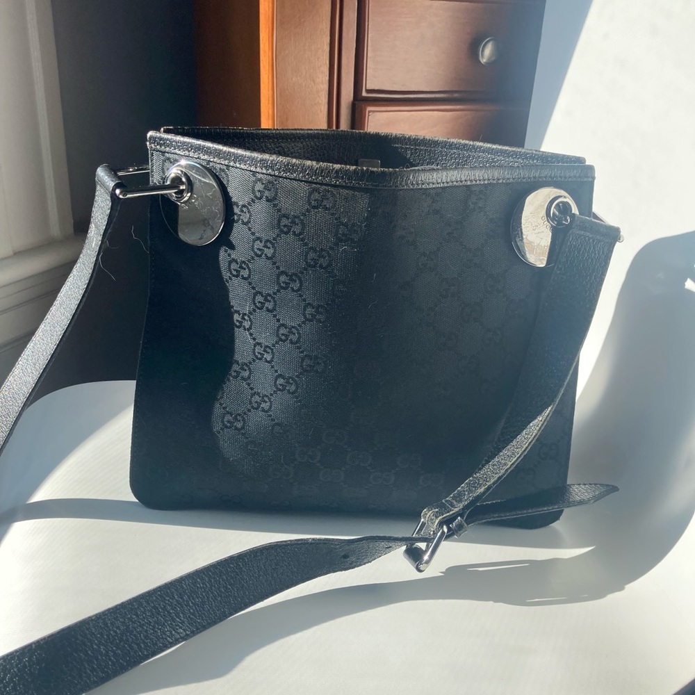 Gucci Authentic Vintage shoulder purse/crossbody